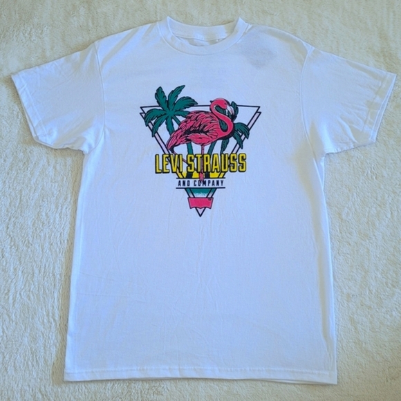 Levi's Flamingo🦩 Graphic Tee👕 - NWT - Picture 7 of 11